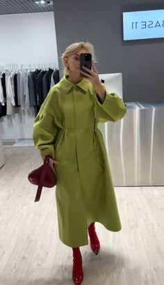 Green Monochromatic Outfit, Isabel Marant Style, Style Inspiration Fall, Street Style Chic, Street Style Inspiration, Casual Winter Outfits, Fashion Line, Kimonos, Types Of Fashion Styles