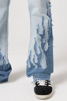 Creative Pants Ideas, Denim Craft Ideas, Denim Pants Pattern, Cool Jeans Design, Pants Design Ideas, Upcycle Clothes Jeans, Clothes Painting Ideas, Jeans Customization, Custom Jeans Ideas