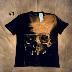 Handmade. Each unit is unique and original. It is not ink or paint. The artistic technique is brush discoloration Bleach Painting, Punk Style Cotton T-shirt With Skull, Art Punk, Colour Tattoos, Full Drawing, Black Punk T-shirt With Skull Print, Punk Black T-shirt With Skull Print, Casual Skull Custom Print T-shirt