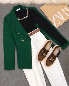 Mode Tips, Business Outfits Women, Stylish Work Attire, Green Blazer, Elegante Casual, Fashionista Clothes