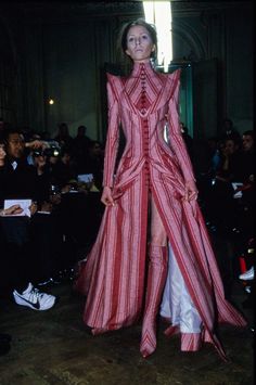 Olivier Theyskens, Camp Fashion, Runway Fashion Couture, Costume Design, Couture Fashion, 90s Fashion, Fashion Inspo Outfits