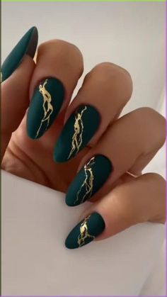 New Years Eve Nails, Dark Green Nails, Green Nail Designs, Autumn Foliage, Creative Nail Designs, Cute Summer Nails, Thanksgiving Nails, Spring Nail Art