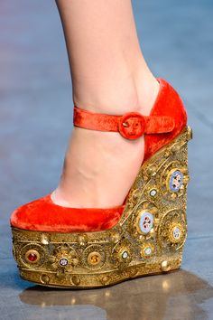 Dolce & Gabbana Otoño/Invierno 2013  Semana de la Moda de Milán  …..  Dolce & Gabbana Autumn/Winter 2013  Milan Fashion Week Runway Shoes, Gorgeous Shoes, Fabulous Shoes, Fall Shoes, Crazy Shoes, Beautiful Shoes, Nice Shoes