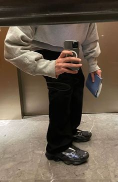 Minimal Streetwear, Techwear Fashion, Kiko Kostadinov, Shoe Wishlist, Man Shoes, Relaxed Outfit, Old Money Aesthetic, Sneakers Outfit