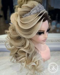 Hairstyles For Gowns, Girl Hair Dos, Cute Quick Hairstyles, Bridal Hair Buns, Dark Roots Blonde Hair, Elegant Wedding Hair, Hair Color Auburn