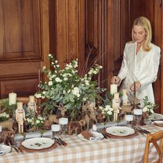 The Swiss Chalet Tablescape - Mrs. Alice Mrs Alice, Wood Cutlery, Christmas Tables, Brown Candles, Starter Plates, Gingham Tablecloth, Red Tablecloth, Swiss Chalet, Autumn Table