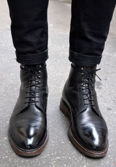 Mens Biker Boots, Men Moda, Black Boots Men, Crockett And Jones, Mens Winter Boots, Retro Shoes