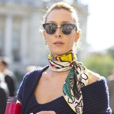 Hermes Scarf Outfit, Outfits With Scarves, Parisian Outfits, Wear A Scarf, Style Parisienne, Ways To Wear A Scarf