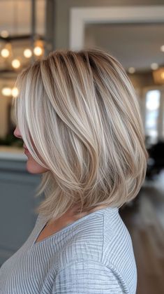 Experience the magic of elegance with these short hairstyles crafted for confident women over 40. Short Haircut Women, Haircuts For Women Over 40, Short Hair Accessories, Black Hairstyle, Haircut Women, Bone Structure, Hair Specialist, Asian Short Hair