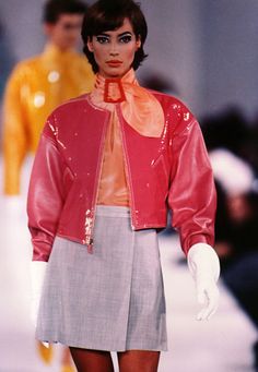 #vintage Christy Turlington in Isaac Mizrahi spring 1991 #90s #thesupers Fashion 1990s Style, Fashion Guys, High Class Fashion, Stephanie Seymour, Leather Bustier, 1990s Fashion, Christy Turlington, Outfit Trends