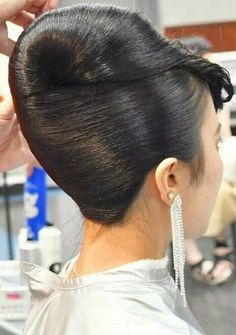 Casual Bun Perfection: Effortless Hairstyles for Everyday Glamour New Hair Cut Style, Hairstyles For Everyday, Casual Bun, Huge Hair, Big Bun Hair, Bouffant Hair, French Twist Hair, Peinados Recogidos, Effortless Hairstyles