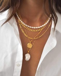 How To Wear Pearls, Floating Pearl Necklace, Dainty Gold Chain, Floating Necklace, Pearl Necklace Designs, Figaro Chain Necklace, Layering Necklaces, Baroque Pearl Necklace, Black Onyx Ring