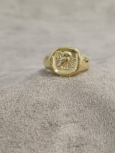 Gold Owl Signet Ring, 10k 14k 18k Solid Gold Jewelry, Handmade Greek Coin Ring, Intaglio Ring for Men, Gold Signet Ring, Valentines Day Gift ★Item Details * Gender : Female / Male  * Material: 10K - 14K - 18K Gold * Ring Diameter: 1.7cm (0.6inches)  * Ring Weight:  10K: 11.50 - 12.00 Gr 14K: 12.50 - 13.00 Gr 18K: 13.50 - 14.00 Gr * All our products are handmade and weights may vary   (-) 1,00 gram  * Ring Size: 5 US to 15 US - ( Contact me if you're expecting to buy another ring size ) * Visit our shop for more items https://www.etsy.com/shop/7SAtelier  ✔ Ready to Ship in 3-5 Business Days ✔ Free shipping worldwide! ✔ The product will be sent in a bubble-wrapped handmade wooden box to avoid any damage during shipping. ✔ Visit our store, browse our other collections, and find the perfect pi 14k Gold Intaglio Signet Ring For Anniversary, 14k Yellow Gold Signet Ring With Intaglio, Gold 14k Signet Ring With Intaglio, Gold 14k Intaglio Signet Ring, Gold Coin Signet Ring For Gift, Gold Coin Shaped Signet Ring For Gift, Ring For Men Gold, Vintage Coin Signet Ring For Gift, Antique Hand-cast Signet Ring For Gift