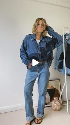 Button Down Denim Shirt Outfit, Shirt Tucking Hacks Button Down, How To Tie A Denim Shirt, Button Down Tucked Into Jeans, Oversized Denim Shirt Outfit Winter, How To Style Oversized Denim Shirt, Tuck A Button Up Shirt, Tuck In Button Up Shirt