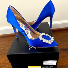 Cher Pumps In Electric Blue By Badgley Mischka. New, Not Worn In. Size 5.5. Perfect For A Wedding Or Just Because. Pakistani Shoes, Badgley Mischka Shoes, Badgley Mischka, Electric Blue, Womens Jewelry Rings, Royal Blue, Shoes Women Heels, New Color, Shoes Heels