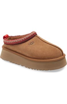 UGG® Tazz Platform Slipper (Women) | Nordstrom Cropped Leather Pants, Ugg Tazz Platform, Ugg Platform Slippers, Ugg Tazz, Christmas Shoes, Oxford Heels, Ugg Slippers, Platform Slippers, Fabric Gift Bags