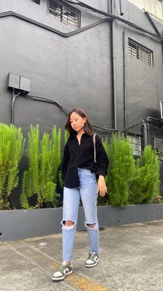 Outfit Ideas Nike Shoes, Fall Nike Dunk Outfits, Dunk Low Work Outfit, Nike Jeans Outfit, Classy Dunk Outfit, Business Casual Outfits With Jordans, Jeans Dunks Outfit, Nike Dunk Low Fits, Nike Dunks Outfit Woman Fashion Styles