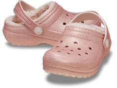 PRICES MAY VARY. Find Your Size: We recommend sizing up (e.g. if you are a 7.5, size up to an 8) Warm and Fuzzy Feelings Inside: Designed with function and warmth in mind, the soft and lined kids' Crocs are great as a slipper but also perfect when playing in the snow. Classic Lined Fit: These cozy clogs with a toasty lined fuzz are the Crocs kids need to keep them comfortable all season long. Traditional heel straps make it easy for kids to put them on and take them off. Make Them Your Own: Thes Crocs Baya, Shoes Crocs, Crocs Men, Saltwater Sandals, Crocs Classic Clogs, Muck Boots, Fuzzy Slippers, Gold Sparkle, Crocs Shoes