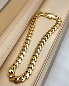 --- Crafted in GUARANTEED HIGH-QUALITY 18-Karat GOLD -- Pure Gold Material, Not Gold-Filled or Plated --- ** Bracelet options base on their lengths, thickness and weights: 7 inches - 7 millimeters: 9.44 grams 7.5 inches - 7 millimeters: 10.02 grams 8 inches - 7 millimeters: 10.70 grams 8.5 inches - 7 millimeters: 11.36 grams 9 inches - 7 millimeters: 12.35 grams Closure: Box lock clasp (Strong and Durable) Chain style: 18 Karat Miami Cuban Monaco Bracelet Please feel free to message me for any custom sizing request! Check out the matching chain necklace here 👇 https://www.etsy.com/ca/listing/1737320893/18k-solid-gold-miami-cuban-chain-and?click_key=a506bfb94791dd2b5b25e0179d93ba47ea4df778%3A1737320893&click_sum=907dbe2d&ref=shop_home_active_1&frs=1&sts=1 𝙋𝙧𝙤𝙙𝙪𝙘𝙩 𝘿𝙚𝙨𝙘𝙧𝙞𝙥𝙩𝙞? Luxury Curb Chain Bracelet, Luxury Gold Chain Bracelet With Cuban Link, Luxury Cuban Link Gold Chain Bracelets, Luxury Curb Chain Bracelet As Gift, Luxury Curb Chain Bracelet For Gift, Luxury Curb Chain Cuban Link Bracelet, Luxury Cuban Link Gold Chain Bracelet, Luxury Cuban Link Bracelet As Gift, Luxury Cuban Link Box Chain Bracelet As Gift