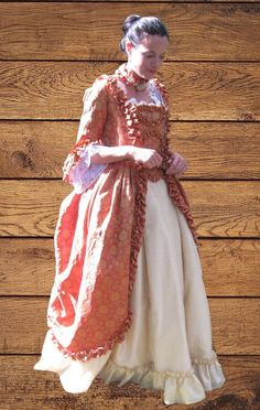 English dress rolled up in polonaise, late 18th century.  Size 40/42 french sizes (between 92 and 95 cm in chest circumference and around 70/72 in waist circumference) for a person 1.65 m to 1.70 m. Skirt length middle front under belt = 106 cm.  The bodice of the dress is stapled to the stomach piece by 4 staples on each side. Just shift the staples to adjust the bust. It's a complete outfit made up of:  - a white cotton voile shirt, with a neckline edged with Calais lace  - an ecru damask cott Regency Style Victorian Dress For Fancy Dress, Spring Victorian Dress With Historical Design For Costume, Spring Victorian Dress Historical Design For Costume, Spring Victorian Dress Costume With Historical Design, Spring Victorian Costume Dress With Historical Design, Regency Style Victorian Dress For Vintage Events, Vintage Baroque Dress With Historical Design, Regency Style Medieval Dress For Fancy Dress, 18th Century Victorian Ball Gown For Fancy Dress