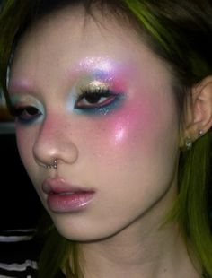 ID : 156612590 Alien Makeup, Minimalist Makeup, Makeup Eye Looks, Makeup Photography, Editorial Makeup, Makeup Goals, Gorgeous Makeup