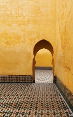 an archway in the middle of a tiled floor