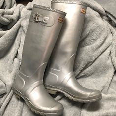 Knee Length Used Condition Strap Repair On Right Boot Shoes Silver, Hunter Rain Boots, Hunter Shoes, Women Hunters, Silver Shoes, Winter Rain, Rain Boots, Knee Length, Repair