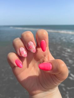 Pink Flowers On Nails, Pink Nails With Flowers Acrylic, Preppy Flower Nails, Bright Pink Flower Nails, Short Almond Nails For Summer, Short Nails Ideas Summer 2023, Pink Flower Summer Nails, Cute Nails For Beach, Hot Pink Nails Flower