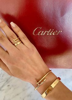 Bracelet Cartier, Expensive Jewelry Luxury, Luxe Jewelry, Cartier Jewelry, Gold Bracelets, Classy Jewelry, Expensive Jewelry, Jewelry Lookbook, Stacked Jewelry