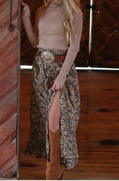 Western Thanksgiving Outfits Women, Dressy Western Outfits Women Winter, Western Fancy Outfits, Feminine Western Outfits, Western Teacher Outfits, Outfits With Cowboy Boots For Women, Boho Country Outfits