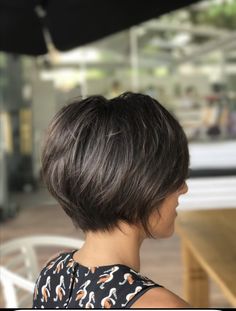 Bob With Short Back, Short Trendy Hair, Trendy Hair Dye, Sassy Hair Older Women, Cute Mom Haircuts, Hair Dye Colours, Grey Bob Hairstyles, Kort Bob, Mom Haircuts