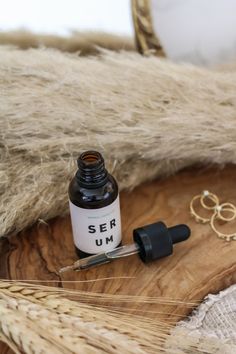 Face Oil Photography, Oily Skin Skincare Routine, Oily Skincare Routine, For Oily Skin Skincare, Vinoperfect Serum, Skincare Products For Oily Skin, Oily Skin Skincare, Products For Oily Skin, Caudalie Vinoperfect