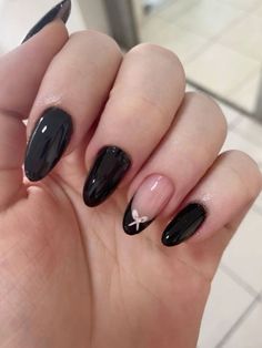 Cute Minimalist Nails, 2024 Nails, Nails Pretty, Grunge Nails, French Tip Acrylic Nails, Pretty Gel Nails, Beauty Tips For Hair, Nails Desing, Minimalist Nails