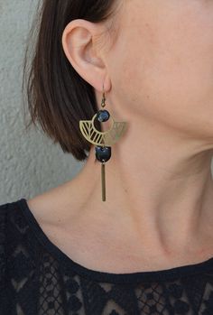 Voici ce que je viens d'ajouter dans ma #boutiqueetsy : Boucles d'oreilles JUNGLE éthnique chic noires et métal couleur bronze Diy Schmuck, Diy Earrings, X 23, Etsy Earrings, Polymer Clay, Sequin, Drop Earrings, France, Hippies