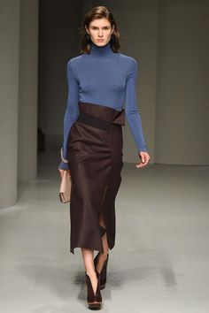 See the complete Salvatore Ferragamo Fall 2017 Ready-to-Wear collection. Casual Chique, Fall 2017, Color Combo, Vogue Paris, Fashion 2017, Look Fashion, Modest Fashion