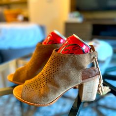 My Wife Bought These For Engagement Photos And Never Wore Them Again. Size 8 Womens. Beautiful Light Brown Suede. Womens Toms, Toms Shoes, Brown Suede, Beautiful Lights, Light Brown, Engagement Photos, Women Shoes, Women Shopping, How To Wear