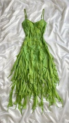 Prom Dress With Ruffles, Vintage Spaghetti, Dress With Ruffles, Prom Dress Inspiration, Fairytale Dress, Vestidos Vintage, Chiffon Prom Dress, Festival Looks, Tulle Prom Dress