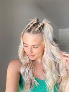 pinterest: @gabriellaafaith Cute Hairstyles Festival, Good Concert Hairstyles, Taylor Swift Eras Your Hair Ideas, Cute Bubble Braids Half Up Half Down, Hair Ideas For Festivals, Hair Up For Concert, Festival Hair Ideas Long Hair, Cool Concert Hairstyles, Festival Hair And Makeup Ideas