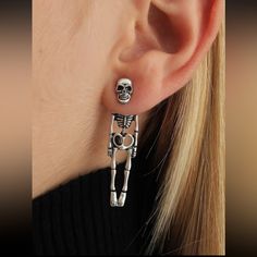 This Unique Pair Is A Wonderful Addition To Your Wardrobe And Your Style; Sure To Get Lots Of Compliments! Great For Halloween Or Anytime! Gsunx250f001dgf Styl Goth, Funny Jewelry, Skeleton Earrings, Goth Earrings, Cat Earrings Studs, Festival Earrings, Goth Style, Skull Fashion, Estilo Punk