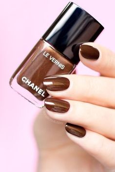 Chanel Nail Polish, Chanel Nails, Dark Nails, Classy Nails, Nail Paint, Nail Polish Colors, Nail Manicure, Trendy Nails, Winter Nails