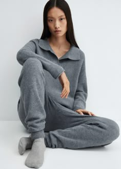 Knit jogger-style trousers - Women | Mango USA Chic Loungewear Outfits, Airport Attire, Business Casual Capsule, Comfy Lounge Wear, Chic Loungewear, Stylish Loungewear, Loungewear Outfits, Clothing Female, Knitting Women Cardigan