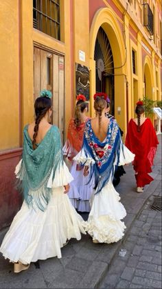 Outfits For Spain, Spanish Clothing, Traditional Mexican Dress, Spain Culture, Spanish Dress, Flamenco Dress, Mexican Dresses, Mexican Culture