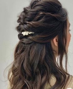 Saree 2023, Bridal Hair Styles, Girls Hair Style, Hair Style On Saree, Hairstyles For Ladies, Saree Hairstyles, Traditional Hairstyle, Easy Hairdos, Guest Hair