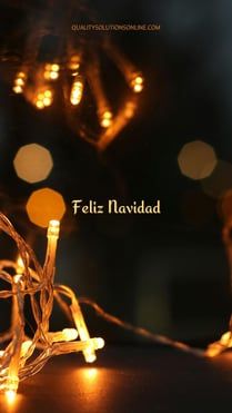 some lights that are on a table with the words feliz navidad