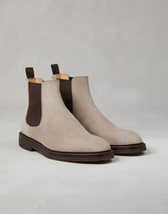 Suede Chelsea boots Artisanal workmanship and refined materials enrich the Chelsea Boots for the new season. The velvety texture of suede pairs perfectly with the sophisticated lines of the iconic footwear. The lightweight outsole completes the style’s elongated lines and provides added comfort. Mens Winter Boots Fashion, Boots For Man, Chelsea Boots Beige, Boots Beige, Mens Winter Boots, Suede Chelsea Boots, Mens Winter, Chelsea Boots Men, Tuxedo Shirts