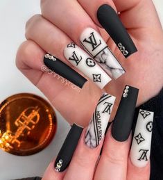 Designer Acrylic Nails Chanel, Louis Vuitton Nails Acrylic, Nail Gucci, Gucci Nail Art, Chanel Nail Art, Chanel Nails Design, Lv Nails, Louis Vuitton Nails, Gucci Nails