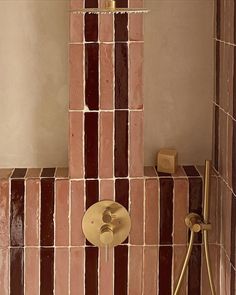 Terracota Bathroom Design, Zellige Bathroom, Small Colorful Bathroom, Mauve Bathroom, Wallpaper Decor Ideas, Wallpaper Design Ideas, Bathrooms Decor, Bathroom Mosaic, Tiled Bathroom