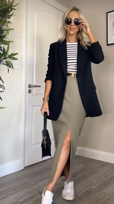 Casual Chic Rainy Day Outfit, Character Dress Up, Cool Outfit Ideas, Outfit Elegantes, Casual Edgy, Fashion Capsule Wardrobe, Cool Outfit, Stylish Work Attire, Effortlessly Chic Outfits