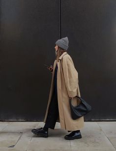 Nordic Street Style, Danish Street Style, Winter Outfit Black, Fashion Scandinavian, Nordic Fashion, Smart Casual Women Outfits, Smart Casual Women, Walking Outfits, Scandinavian Aesthetic