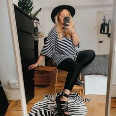 Black Leggings Outfits, Lily Melrose, Look Legging, Outfits Curvy, Black Leggings Outfit, Leggings Outfits, Legging Outfits, Alt Fashion